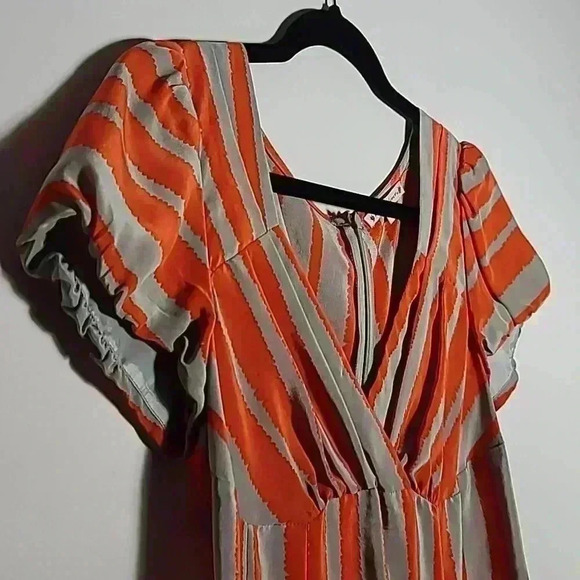 Nanette Lepore Grey/Orange Striped 100% Silk Short Sleeve Top Size 8 - Picture 11 of 12